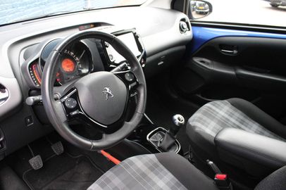 Car image 15