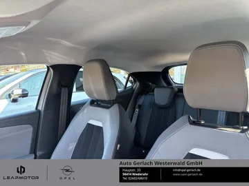 Car image 16