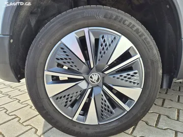 Car image 38