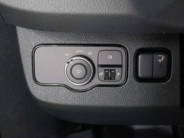 Car image 32