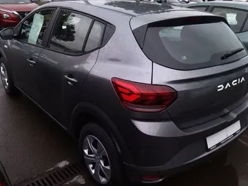 Car image 5