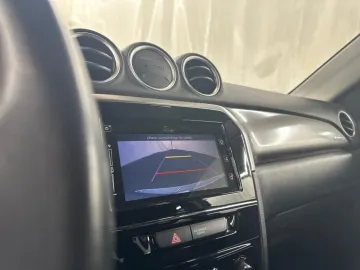 Car image 25