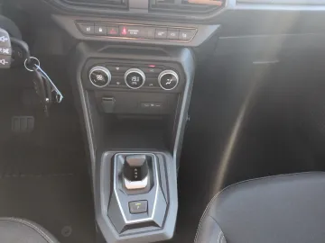 Car image 32