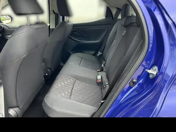 Car image 13