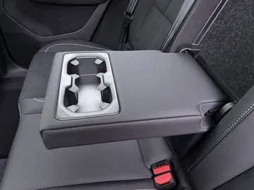 Car image 40
