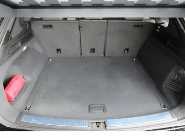 Car image 34