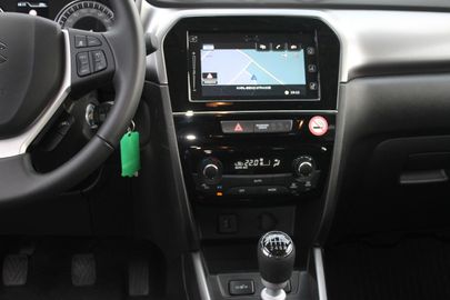 Car image 17