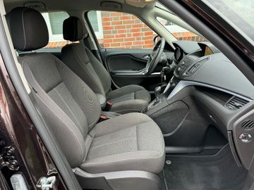 Car image 13