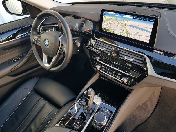 BMW 530d Touring xDrive 210 kW image number 12