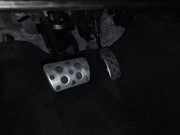 Car image 26