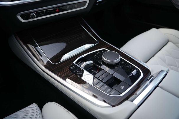 BMW X5 50e xDrive 360 kW image number 31