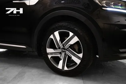 Car image 25
