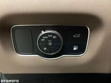 Car image 40