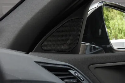 Car image 40