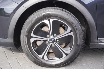 Car image 27