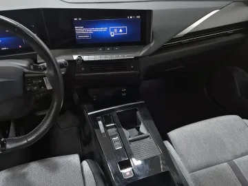 Car image 31
