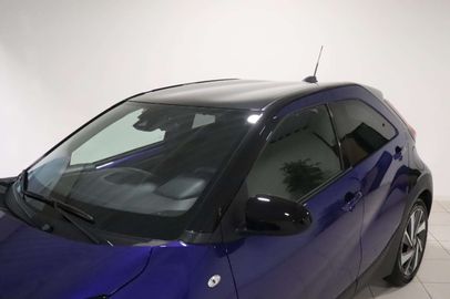 Car image 30