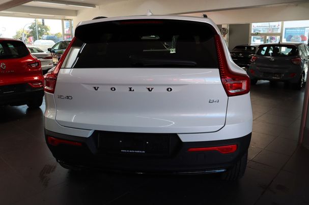 Volvo XC40 Plus Dark B4 155 kW image number 4