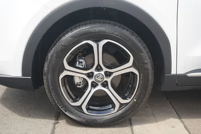 Car image 27