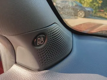 Car image 25