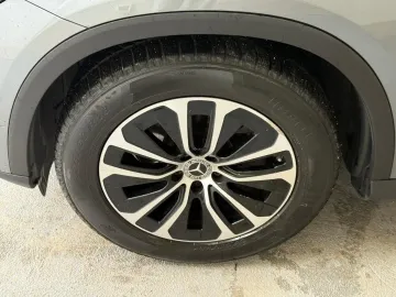 Car image 29