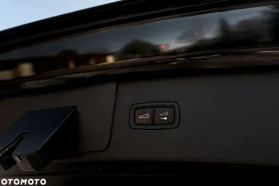 Car image 35