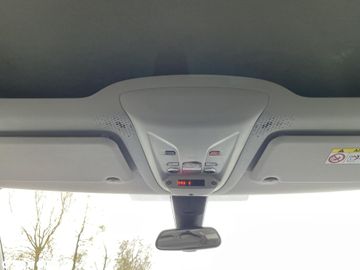 Car image 32