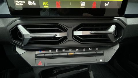 Car image 38