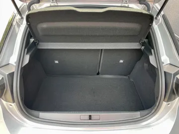 Car image 28