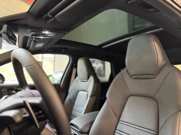Car image 46