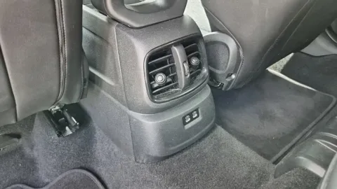 Car image 38