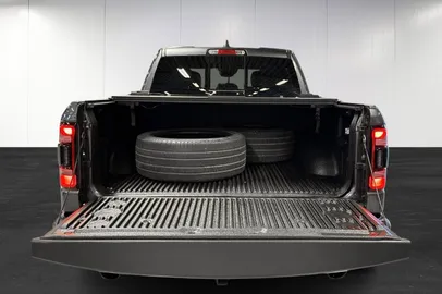 Car image 27