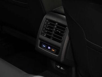 Car image 38