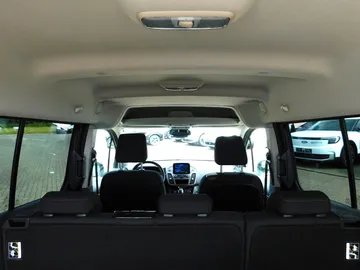 Car image 47