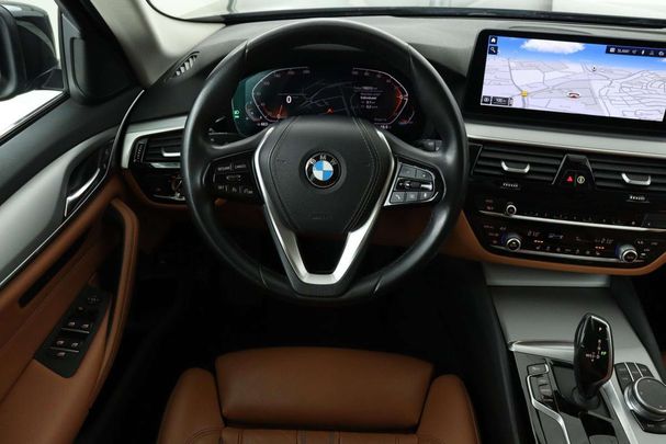 BMW 520i Touring 135 kW image number 3