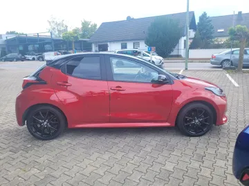 Car image 4
