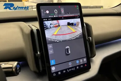Car image 26