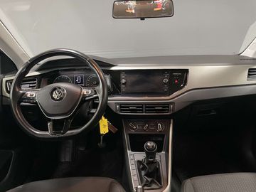 Car image 10