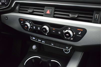 Car image 30