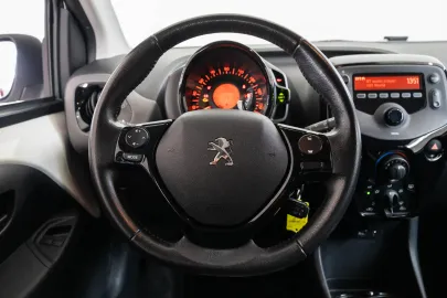 Car image 27