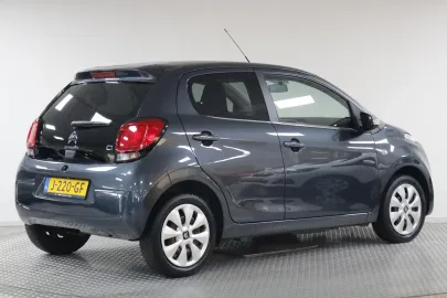 Car image 3