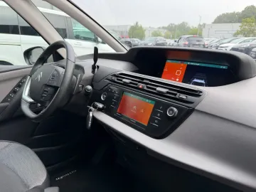 Car image 29