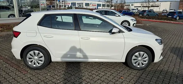 Car image 3