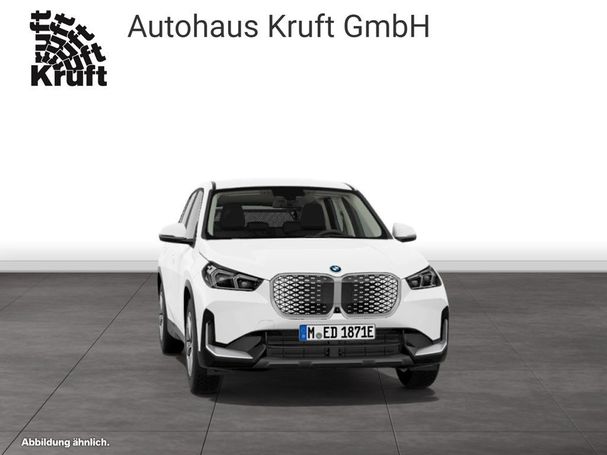 BMW iX1 xDrive30 230 kW image number 12