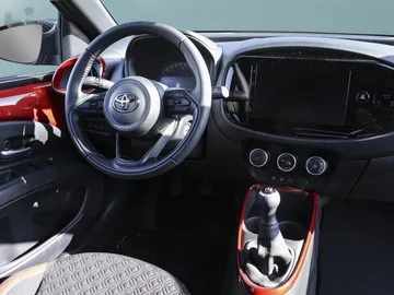 Car image 4