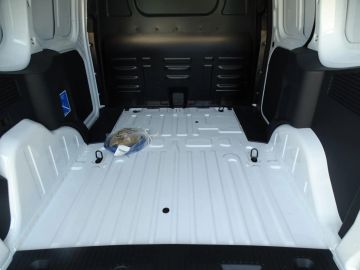 Car image 32