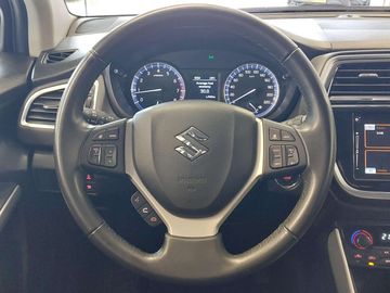 Car image 16