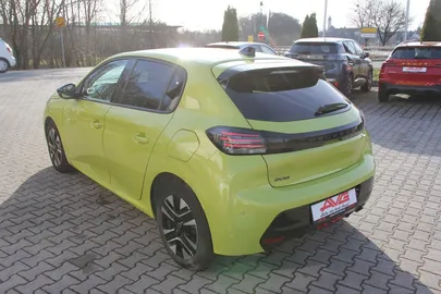 Car image 19