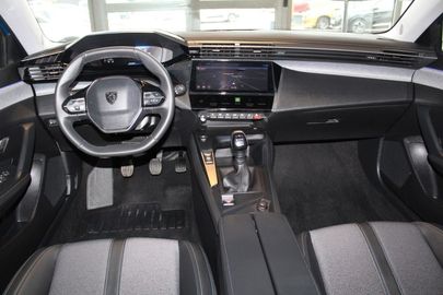 Car image 19