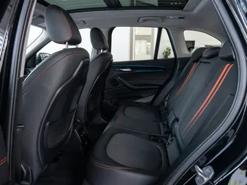Car image 25